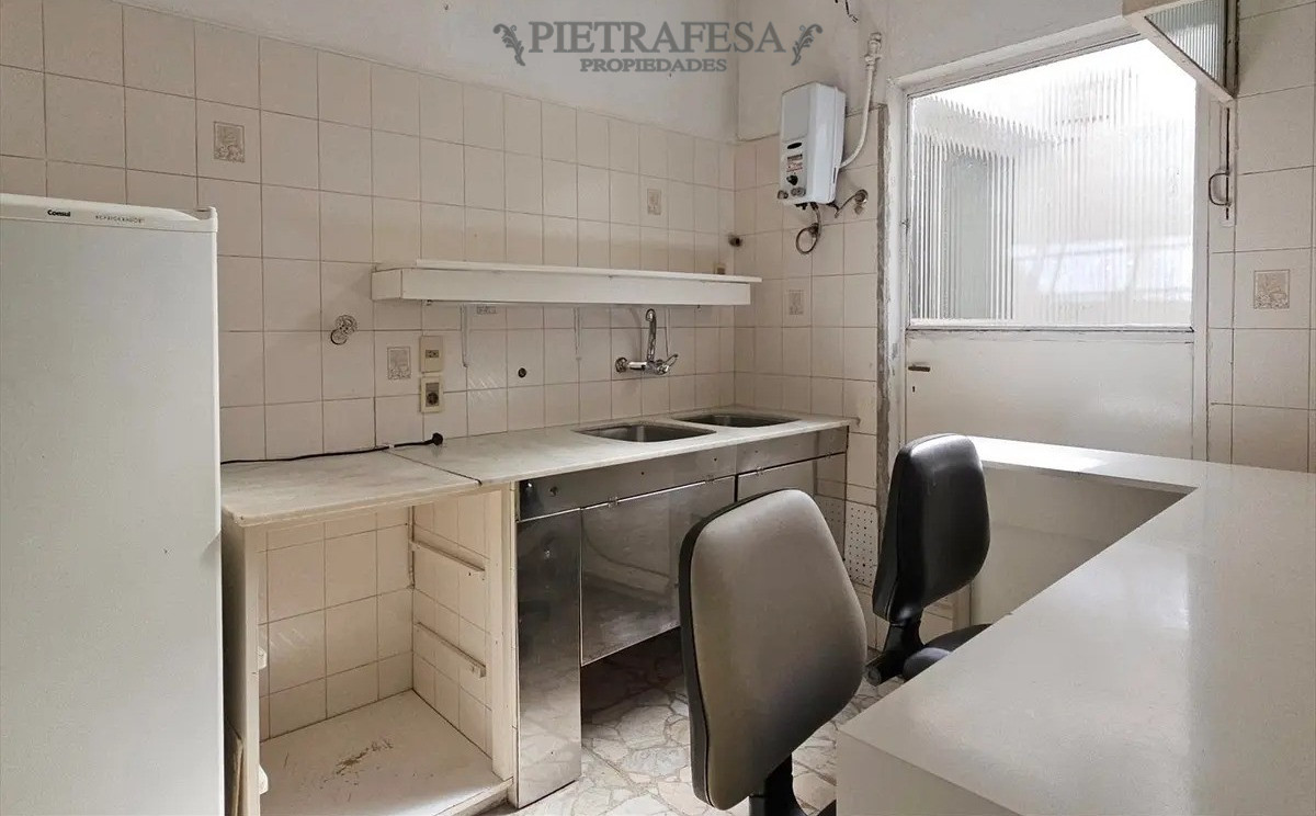 Casa ID.13275 - Casa en alquiler, 5 dormitorios, 4 baños, patio, gge, Pocitos.