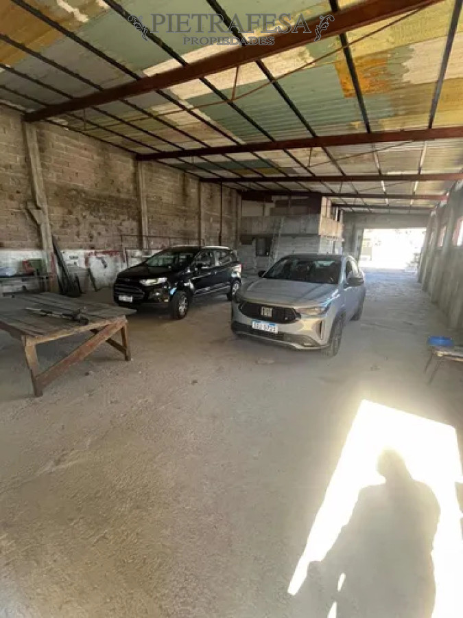 Casa ID.14434 - Casa + galpón en alquiler, 3 dormitorios, 2 baños, patio. Aires Puros.