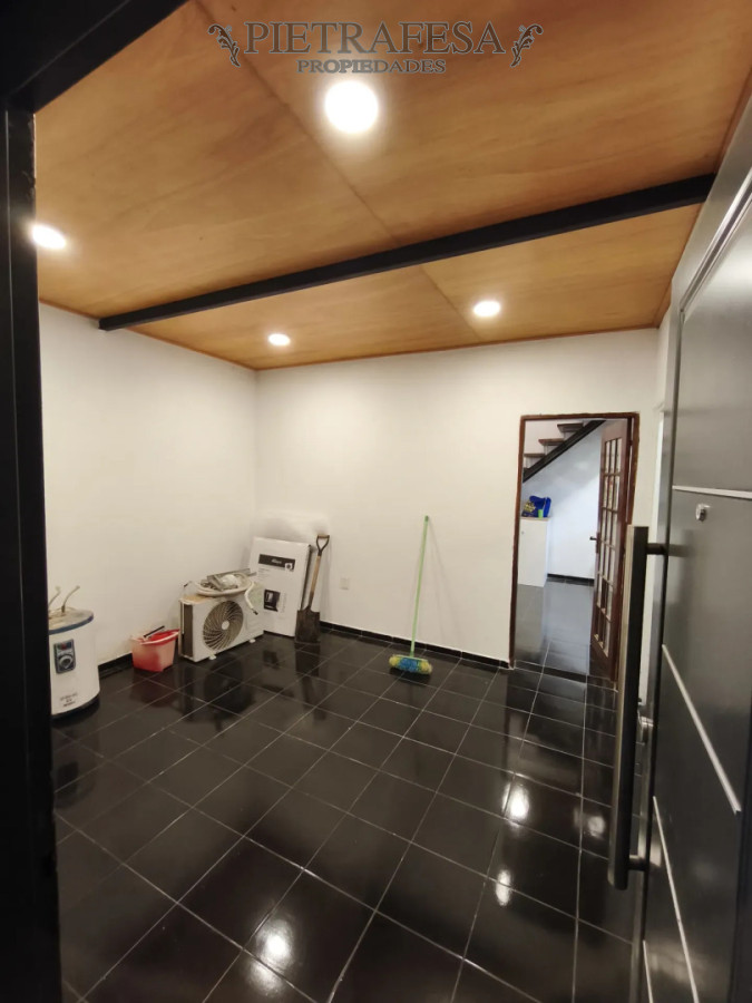 Casa ID.16119 - Casa en alquiler, 2 dormitorios, 2 baños, patio con parrillero, cochera. Shangrila.