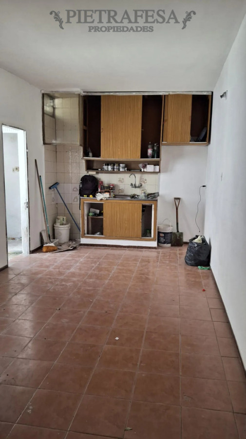 Casa ID.15170 - Casa en alquiler, 2 dormitorios, 1 baño, patio con parrillero, azotea. Prado.