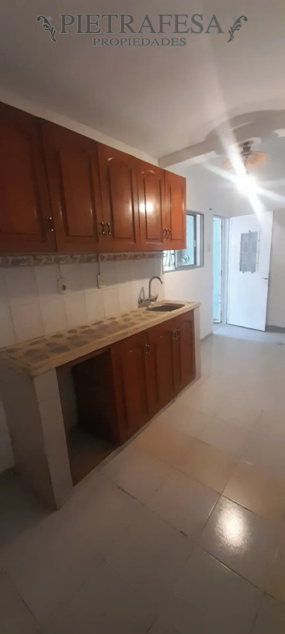 Casa ID.16000 - Casa en alquiler, 2 dormitorios, 1 baño, patio. Capurro.