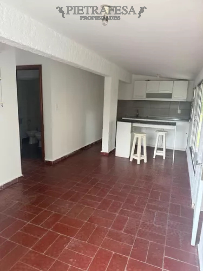 Casa ID.12662 - Casa en alquiler, 1dormitorio, 1baño, cochera, patio. Punta Gorda.