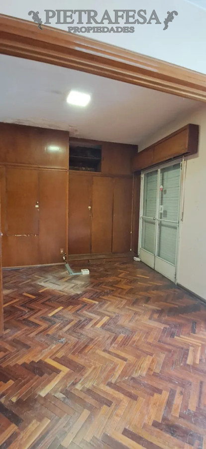 Casa ID.14956 - Casa en alquiler, 3 dormitorios, 1 baño, balcón, patio con parrillero. Tres Cruces.