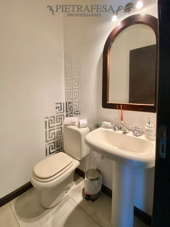 Casa ID.6238 - Casa en venta 3 dormitorios, 3 baños, fondo con barbacoa, piscina y garaje-Lancasteriana-Carrasco Norte