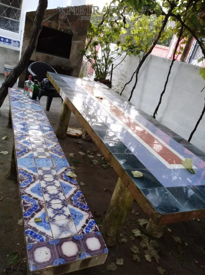 Casa ID.11069 - Casa en venta con renta 3 dormitorios, 2 baños,gje-Colón