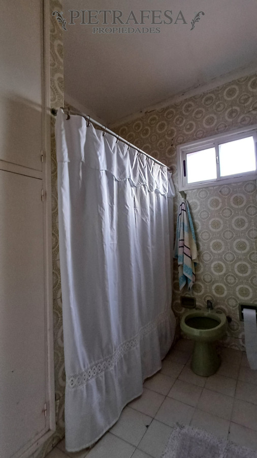 Casa ID.7322 - Casa en venta 5 dormitorios, 4 baños, fondo con piscina y garaje-Basilea-Carrasco