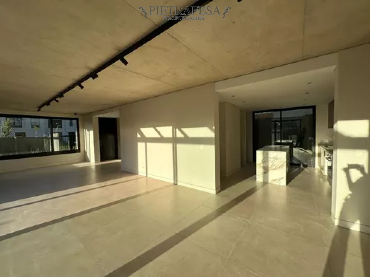 Casa ID.13083 - Casa en alquiler, 3dormitorios, 3baños, patio, cochera. Barrio Jardines II.