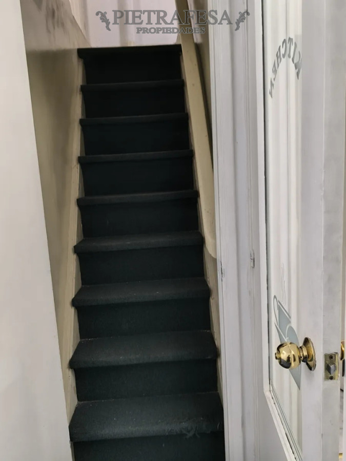 Casa ID.14985 - Casa en alquiler, 4 dormitorios, 2 baños, balcón. Centro.