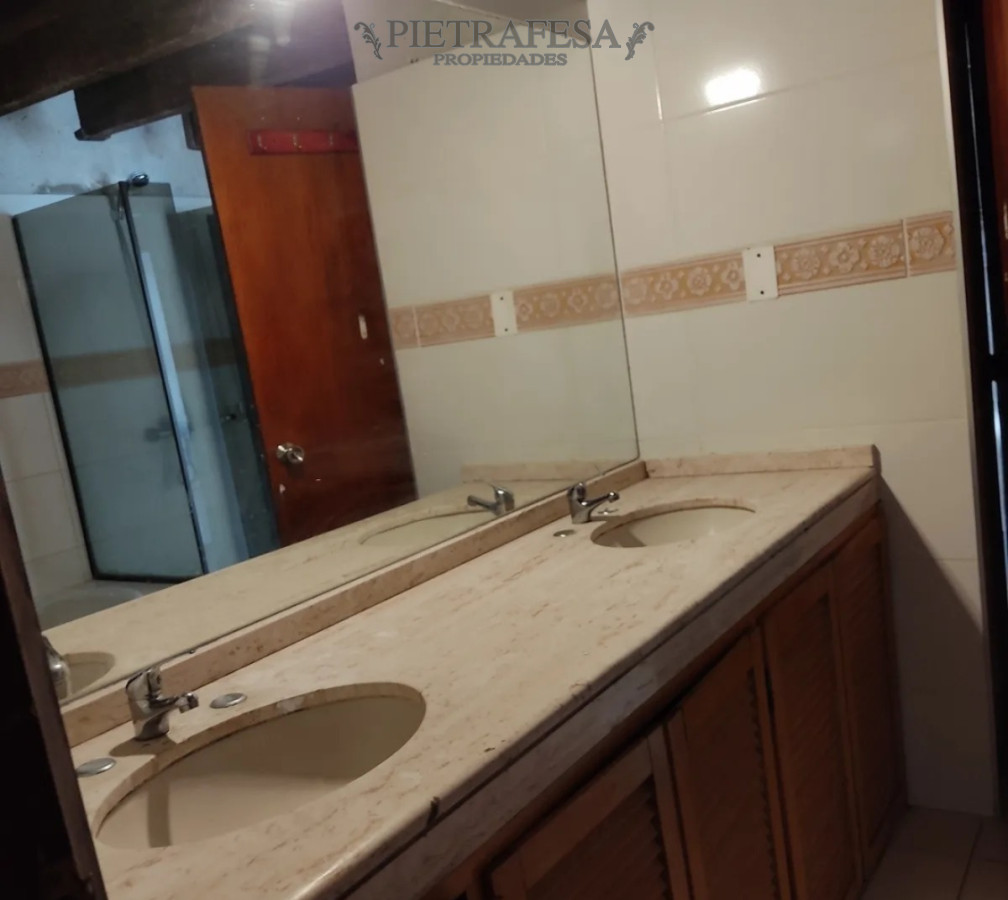 Casa ID.13976 - Casa en venta 4 dorm, 2 baños, patio zona Cordón