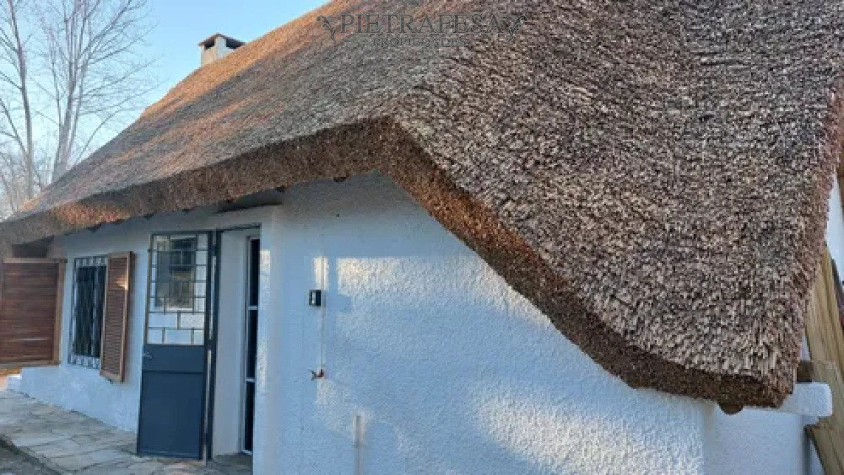 Casa ID.14323 - Casa en alquiler, 2 dormitorios, 1 baño, patio, cochera. Medanos de Solymar.