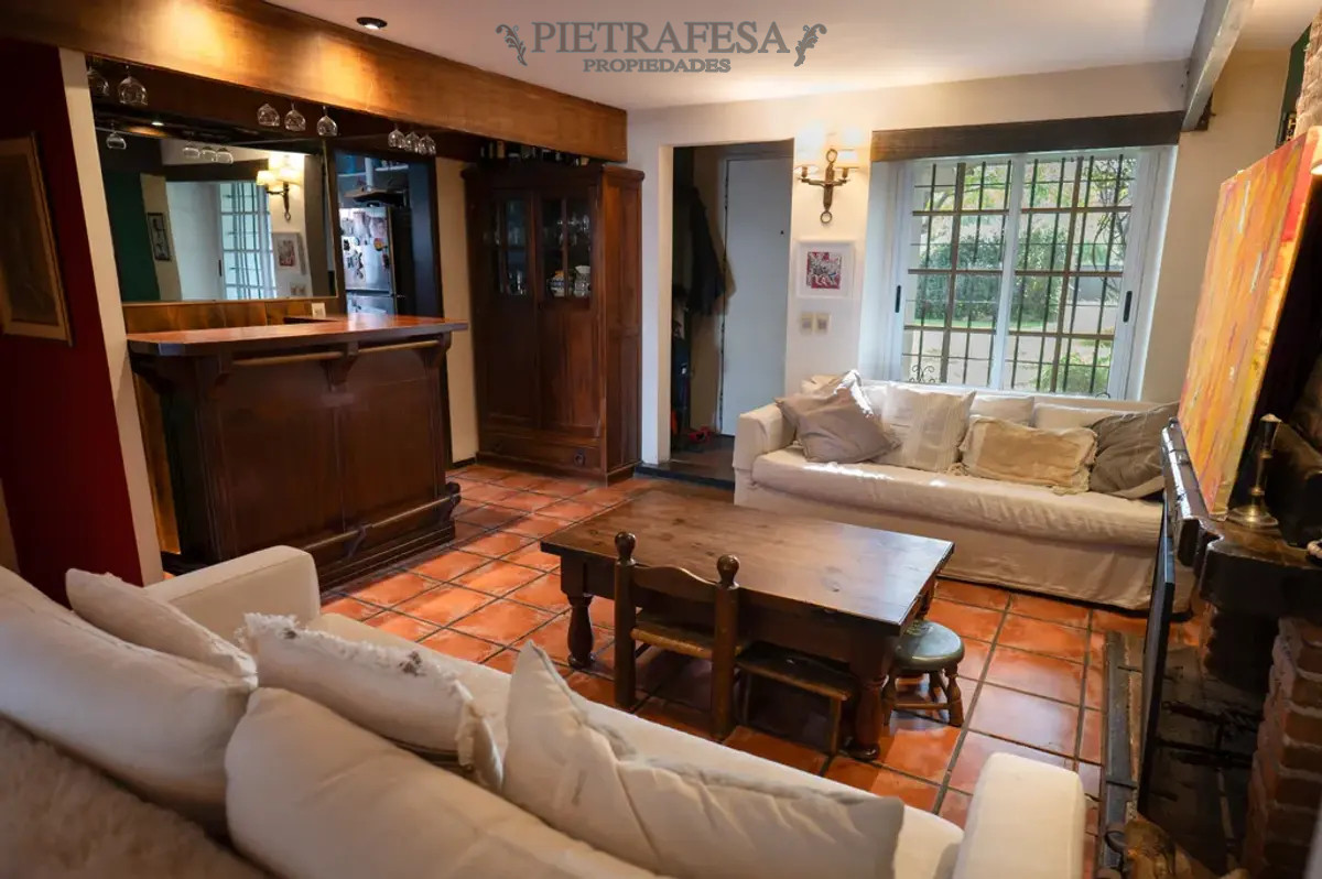 Casa ID.13859 - Gran casa en venta 4 dorm, 3 baños, fondo, garaje- Carrasco Norte 