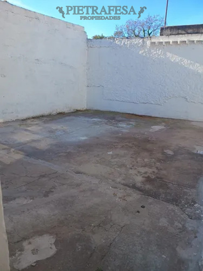 Casa ID.14576 - Casa en alquiler, 6 dormitorios, 2 baños, patio con parrillero, cocheras, azotea. Colon.