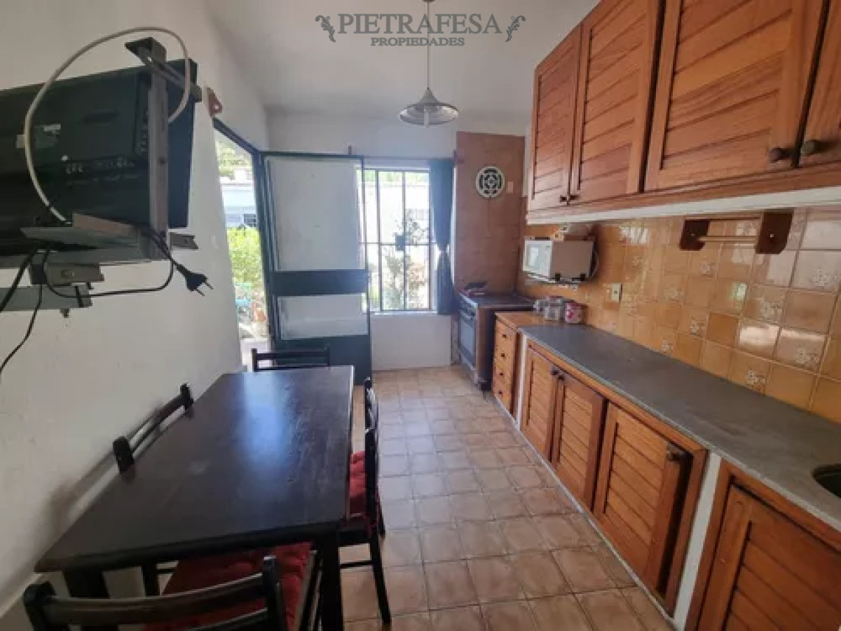 Casa ID.13118 - Casa en alquiler, 3dormitorios, 1baño, patio. Tres Cruces.