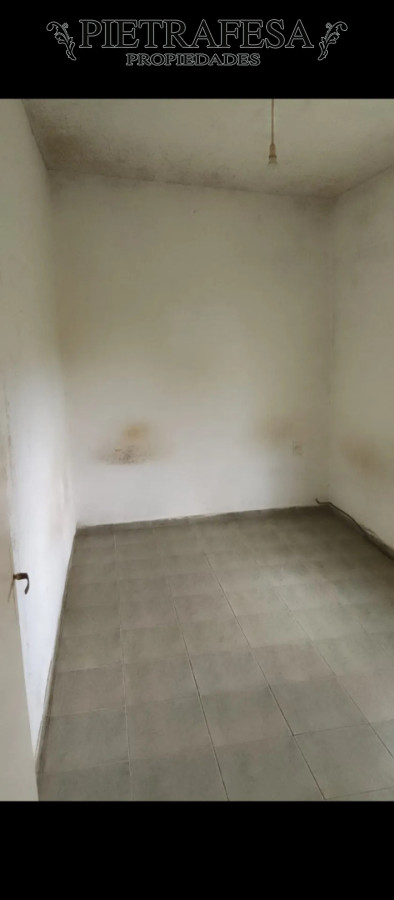 Casa ID.15076 - Casa en alquiler, 1 dormitorio, 1 baño, patio con parrillero, cochera. Solymar.