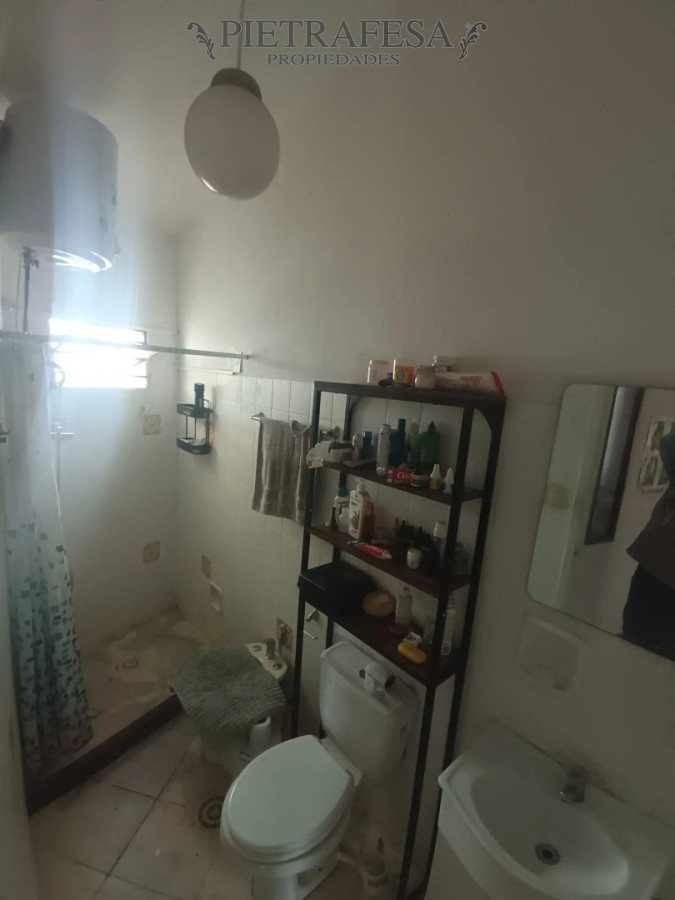 Casa ID.15811 - Casa en alquiler, 1 dormitorio, 1 baño, patio, cochera. Shangrila.