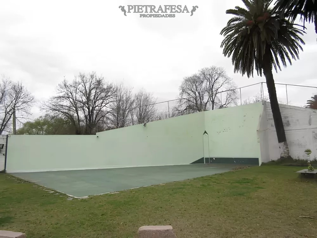 Casa ID.12833 - Casona en venta 5 dormitorios gran terreno-Colón 