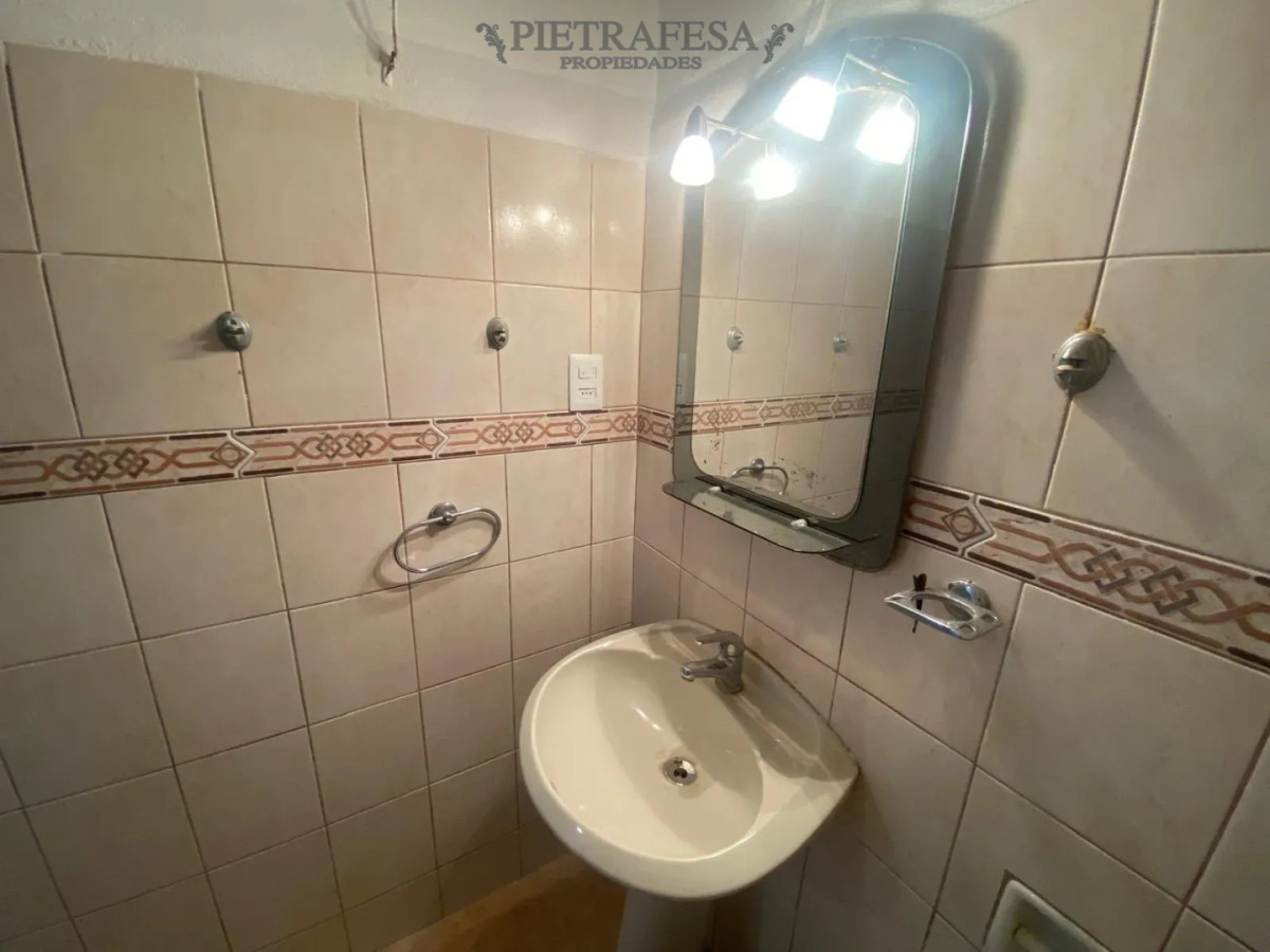 Casa ID.15289 - Casa en alquiler, 2 dormitorios, 1 baño, azotea. Jacinto Vera.
