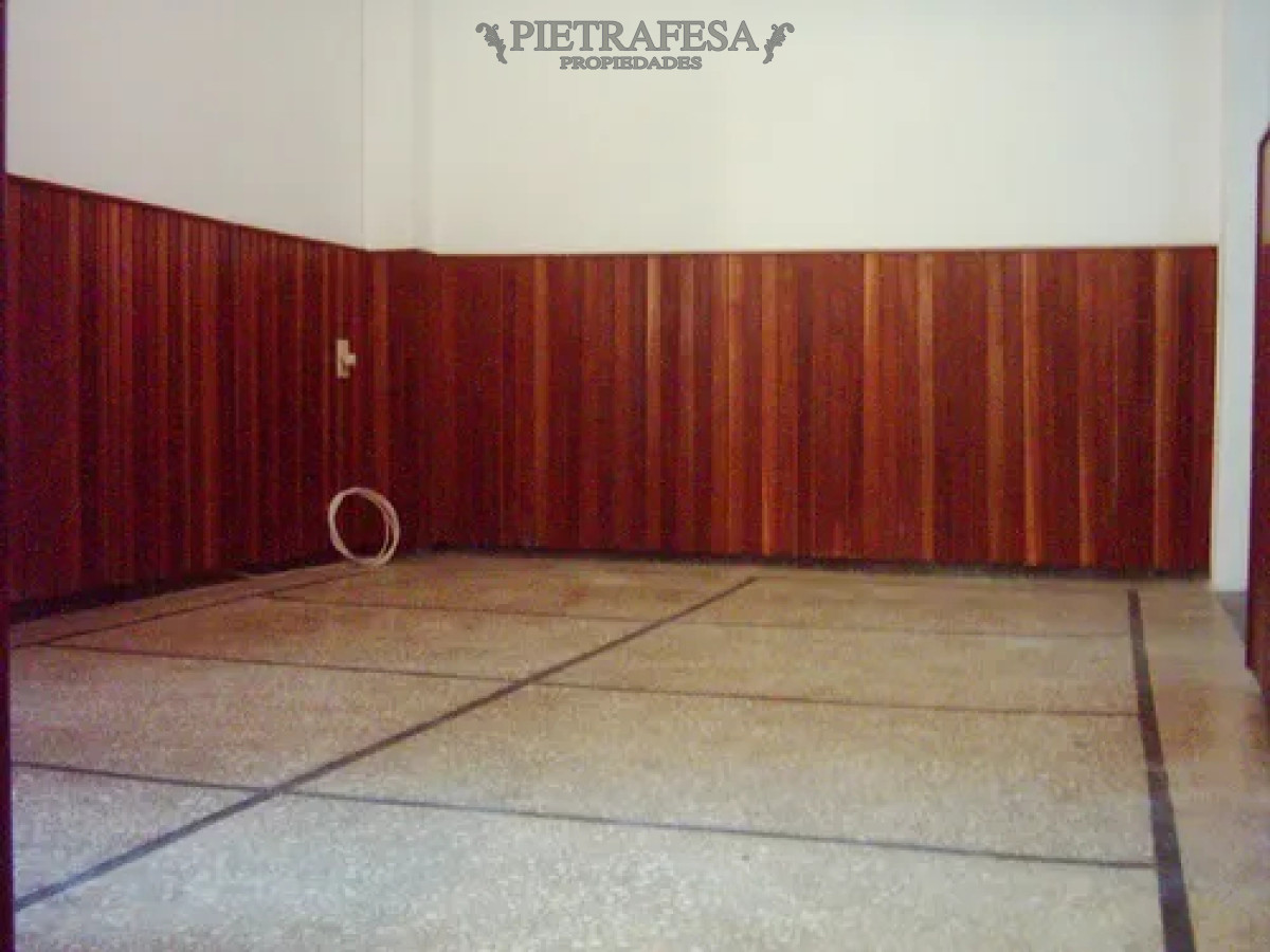 Casa ID.13616 - Casa en alquiler, 2dormitorios, 1baño, patio, garaje. Buceo.