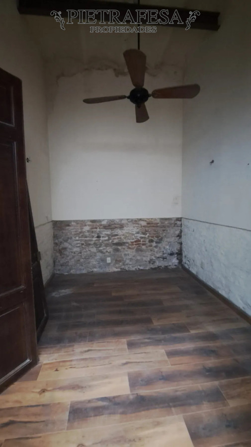 Casa ID.16083 - Casa en alquiler, 4 dormitorios, 2 baños, patio con parrillero, garaje. Parque Rodó.