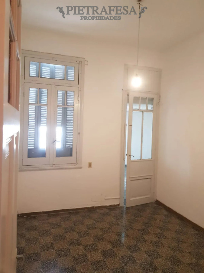Casa ID.15593 - Casa en alquiler, 2 dormitorios, 1 baño, azotea, cochera. Curva de Maroñas.