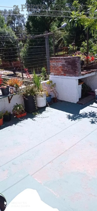 Casa ID.5826 - Casa en venta con renta 2 dormitorios, 2 baños y azotea con parrillero-Juan Arteaga- Cerrito