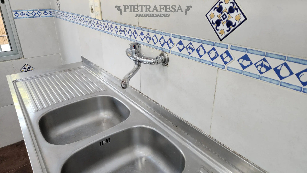 Casa ID.14532 - Casa en alquiler, 2 dormitorios, 1 baño, patio, cochera. Parque Carrasco.