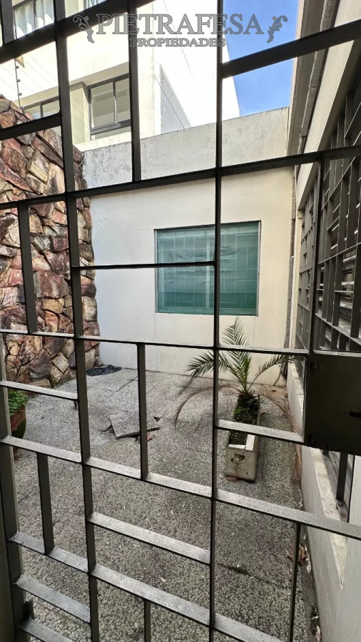 Casa ID.10336 - Casa en venta 4 dormitorios, 3 baños, fondo, gje-Buceo