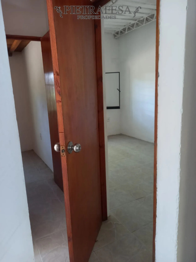 Casa ID.16317 - Casa en alquiler, 2 dormitorios, 1 baño, patio. El Pinar.