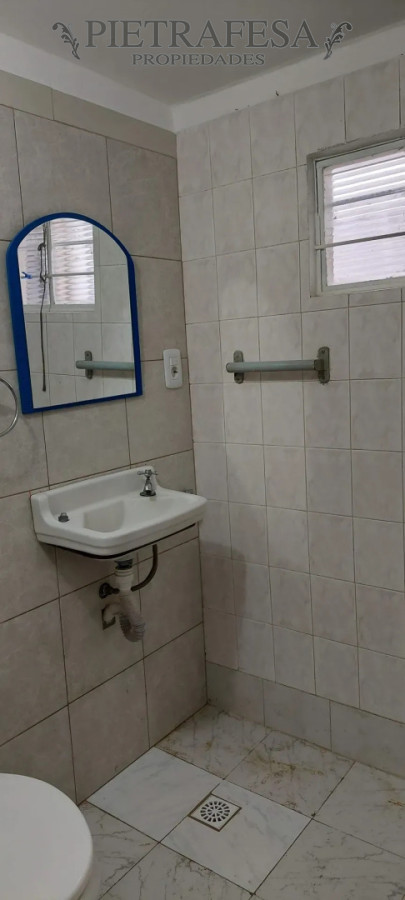 Casa ID.15947 - Casa en alquiler, 2 dormitorios, 2 baños, patio, cochera. Malvin Norte.