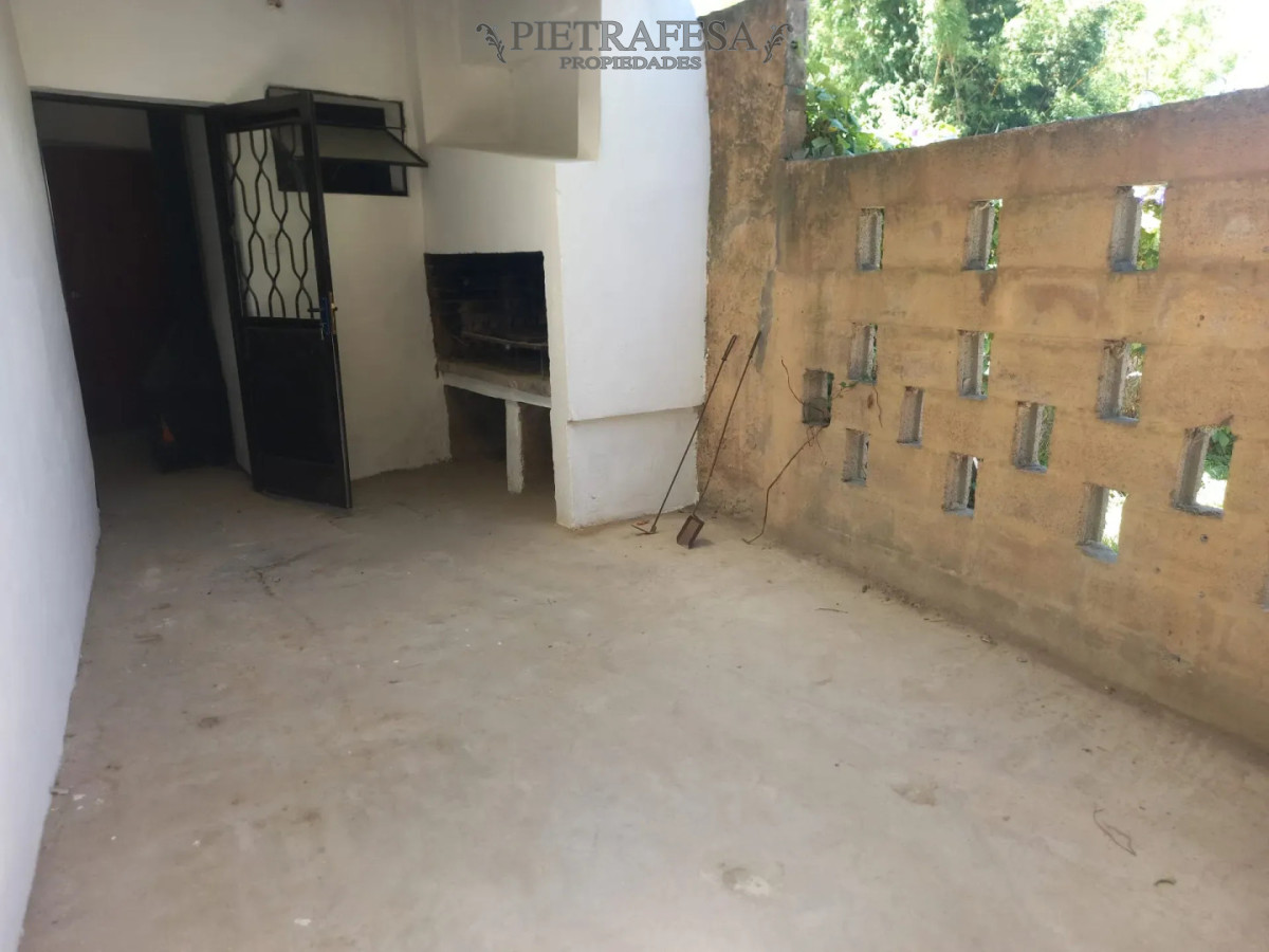 Casa ID.16317 - Casa en alquiler, 2 dormitorios, 1 baño, patio. El Pinar.