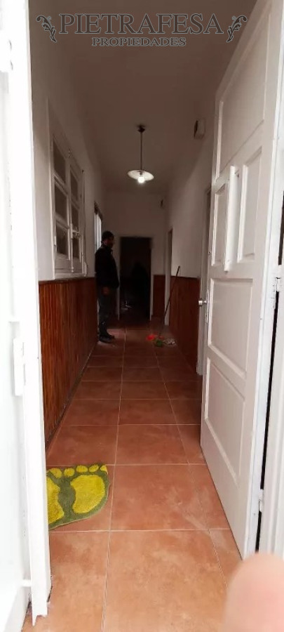 Casa ID.8529 - Casa en venta con renta, 4 dormitorios, 1 baño, azotea y garaje-Cnel. Santiago Labandera -Capurro