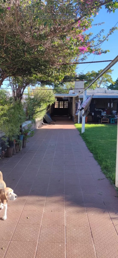 Casa ID.9911 - Casa en venta 3 dormitorios, 2 baños, fondo, gje- Bella Italia