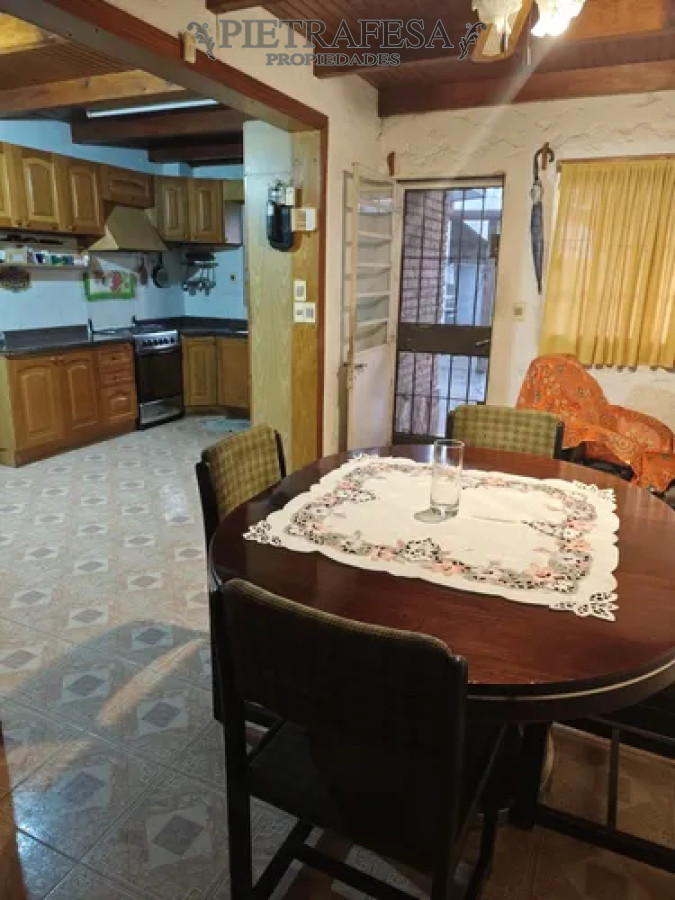 Casa ID.14430 - Casa en venta, 3 dormitorios, 2 baños, patio, barbacoa, cochera. Malvin Norte.