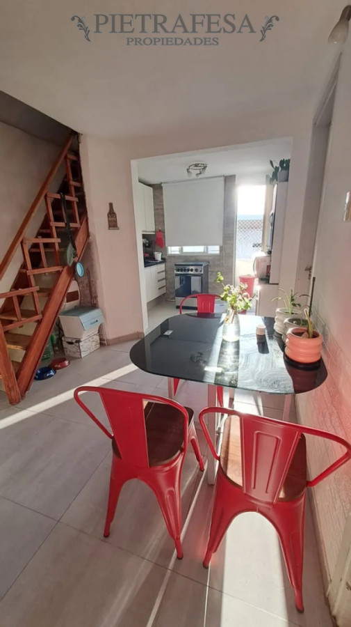 Casa ID.15018 - Casa en venta, 4 dormitorios, 2 baños, terraza con parrillero. Bella Vista.