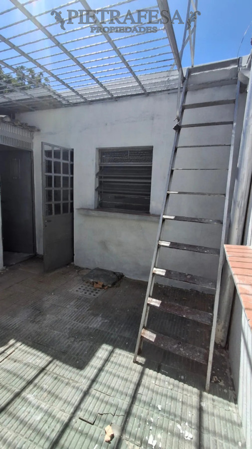 Casa ID.15170 - Casa en alquiler, 2 dormitorios, 1 baño, patio con parrillero, azotea. Prado.