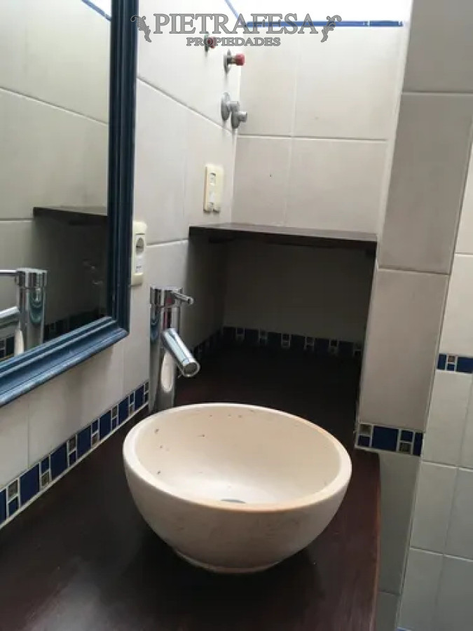 Casa ID.13890 - Casa en alquiler, 2 dormitorios, 1 baño. PH de altos, sin gastos comunes. Malvin.