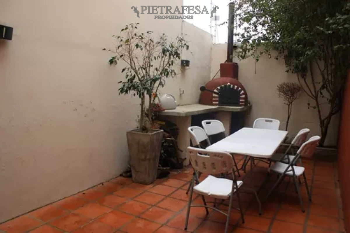 Casa ID.10382 - Casa en alquiler, 3dorm, 2 baños, patio, barbacoa. Pocitos.