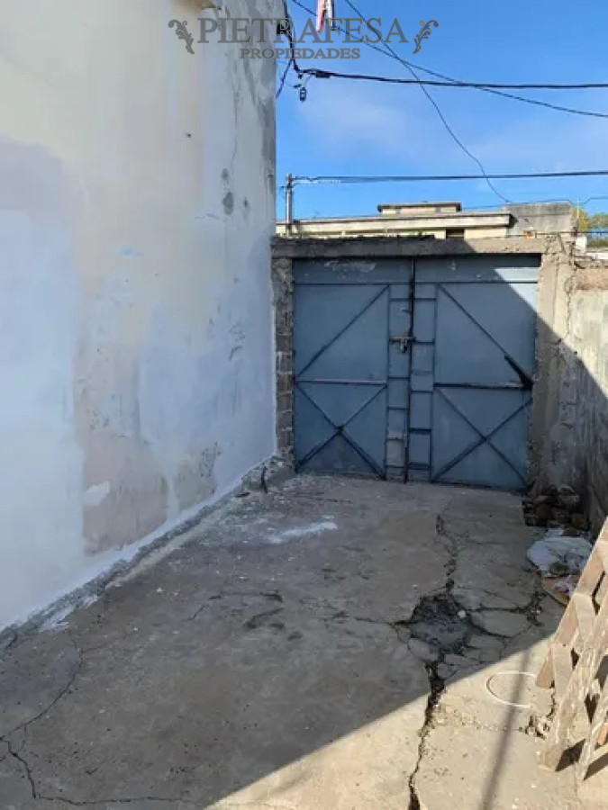 Casa ID.13916 - Casa en alquiler, 3 dormitorios, 1 baño, patio, cochera. Cerro.