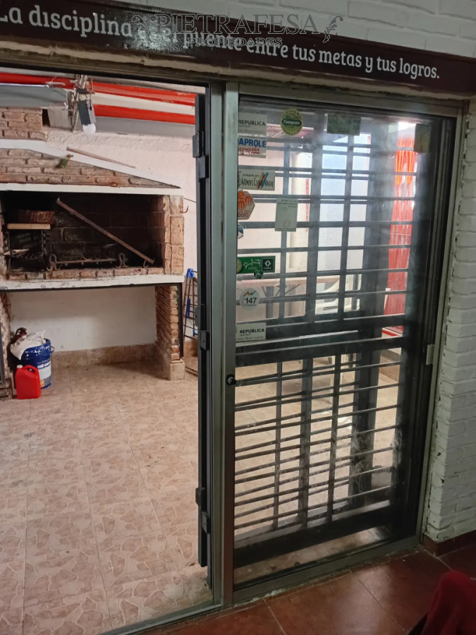 Casa ID.15836 - Casa en alquiler, 3 dormitorios, 3 baños, patio, garaje. Capurro.