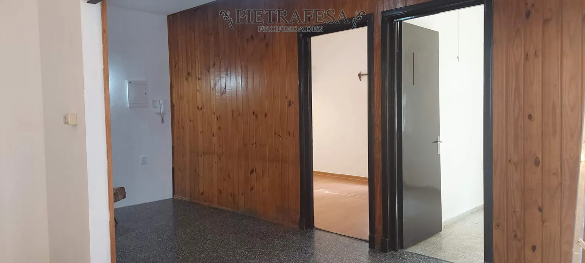 Casa ID.15947 - Casa en alquiler, 2 dormitorios, 2 baños, patio, cochera. Malvin Norte.