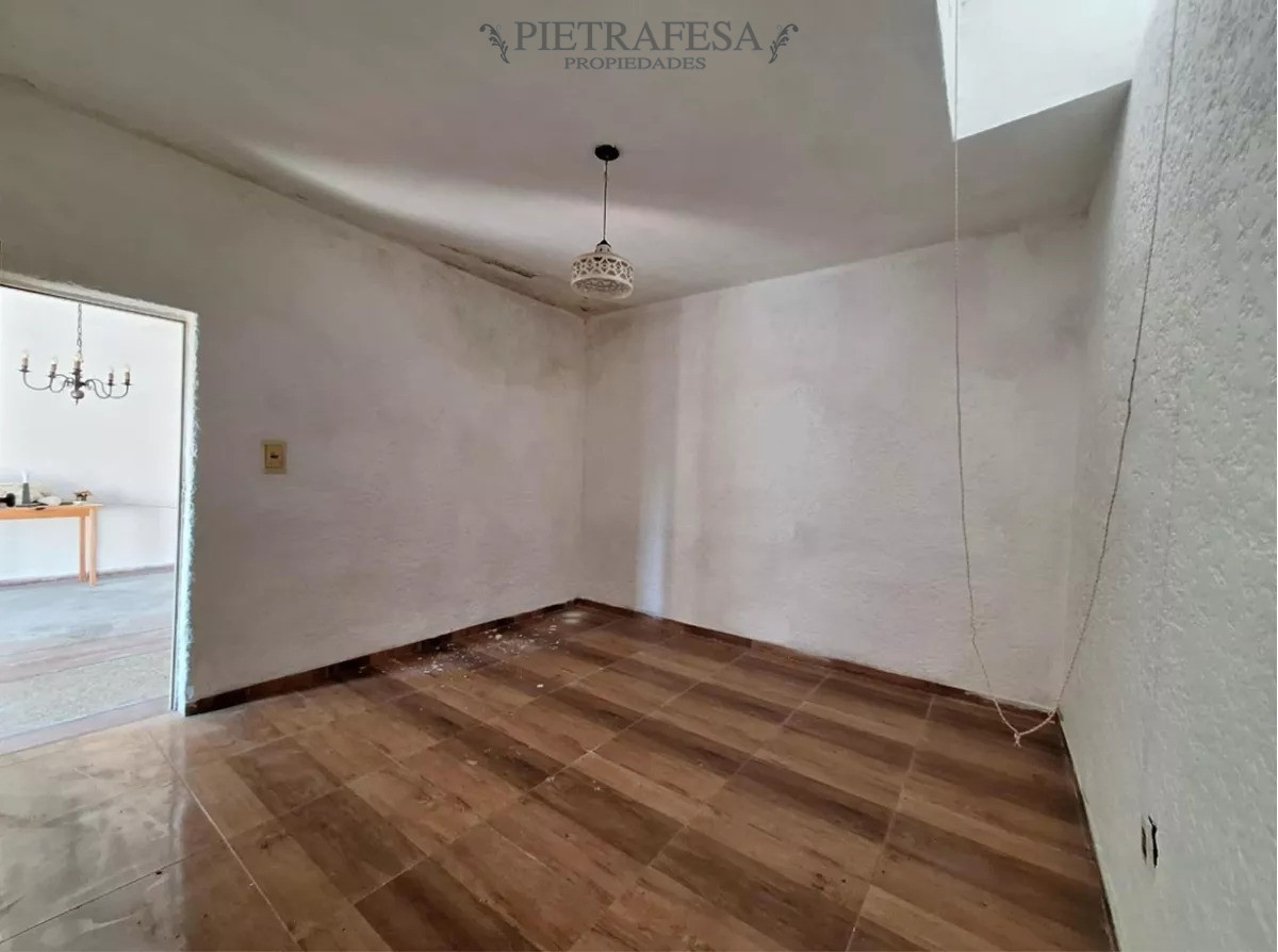 Casa ID.11374 - Casa con gran terreno, 2 dormitorios, 1 baño- Villa Española