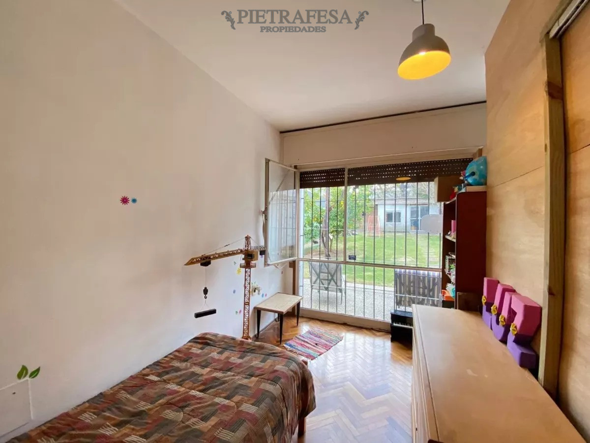 Casa ID.7961 - 2 casas en venta con renta, 4 dormitorios, 3 baños, garaje y fondo- Avenida Cataluña- Parque Batlle