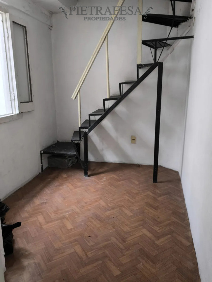 Casa ID.14985 - Casa en alquiler, 4 dormitorios, 2 baños, balcón. Centro.