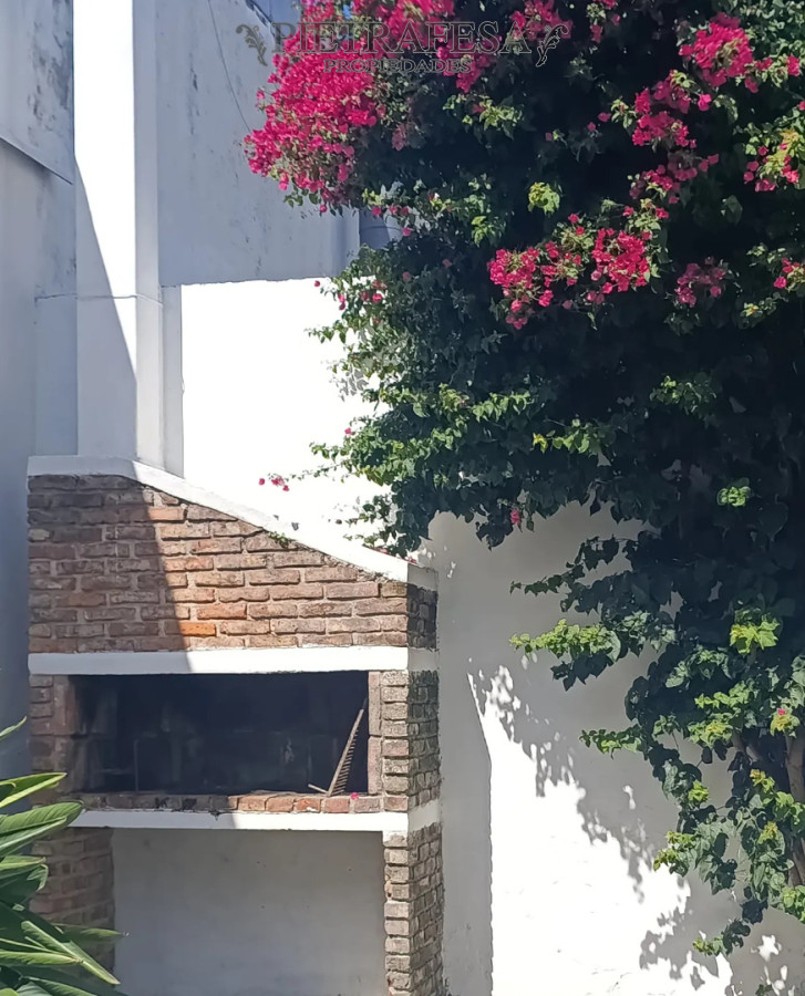 Casa ID.15521 - Casa en alquiler, 3 dormitorios, 2 baños, patio con parrillero. Parque Rodó.