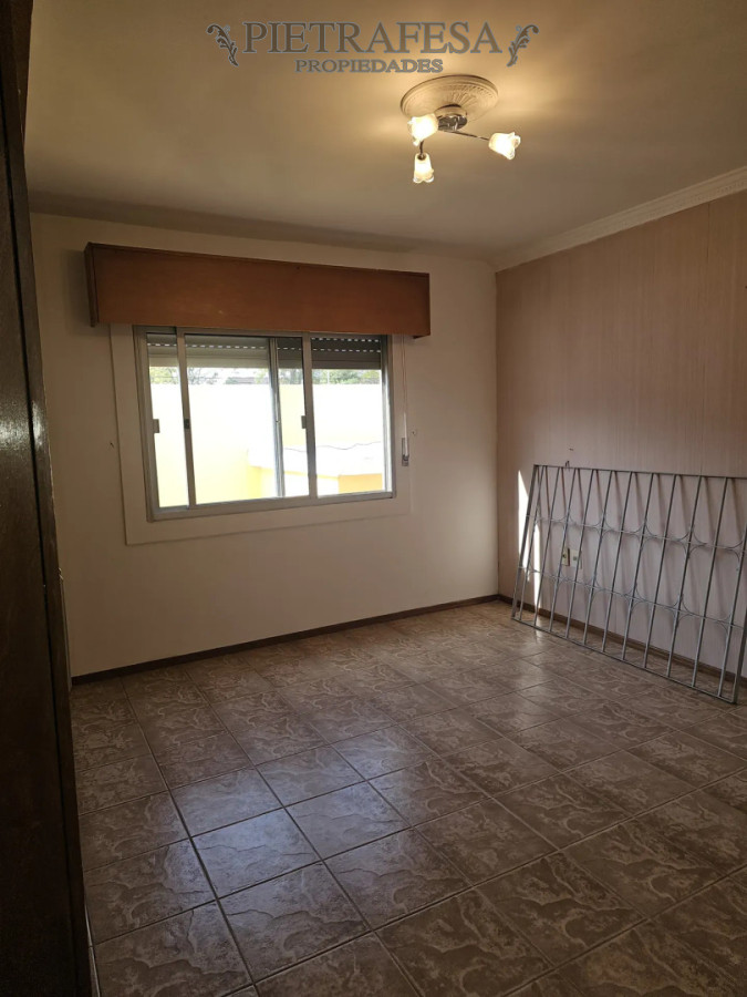 Casa ID.15859 - Casa en alquiler, 3 dormitorios. 2 baños. La Teja.