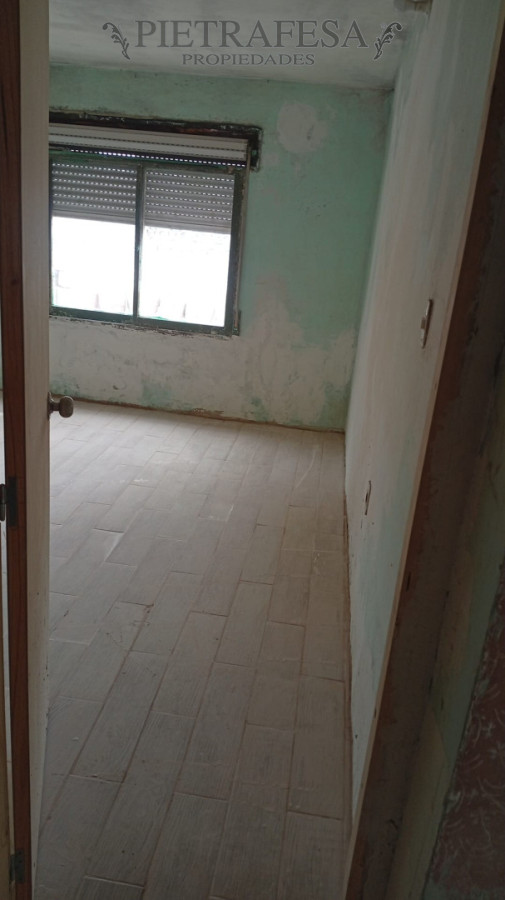 Casa ID.16020 - Casa en alquiler, 2 dormitorios, 1 baño, patio, cochera. La Teja.