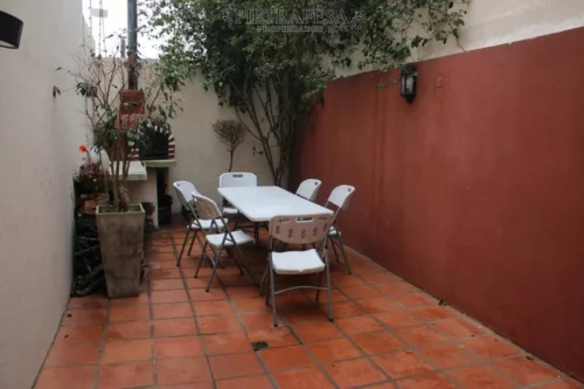 Casa ID.10382 - Casa en alquiler, 3dorm, 2 baños, patio, barbacoa. Pocitos.