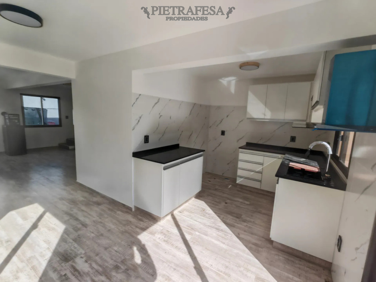 Casa ID.16374 - Casa en venta a estrenar - 3 dormitorios - 2 baños - Patio - Cochera 