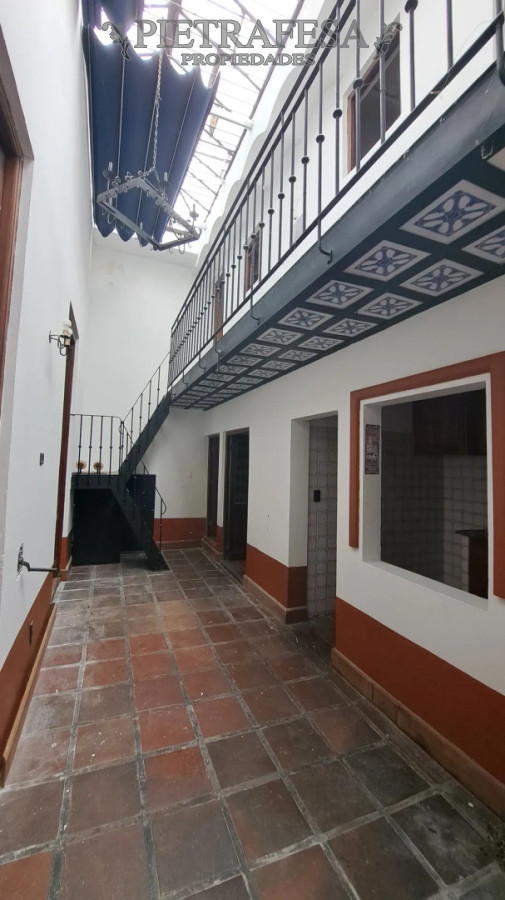 Casa ID.16083 - Casa en alquiler, 4 dormitorios, 2 baños, patio con parrillero, garaje. Parque Rodó.
