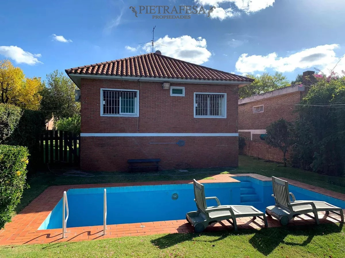 Casa ID.12546 - Gran casa en venta 3 dormitorios, piscina, barbacoa-Carrasco Norte